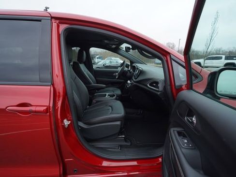 New 2026 Chrysler Pacifica Select image 19