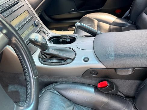 Used 2006 Chevrolet Corvette Coupe w/ Preferred Equipment Group RWD image 17