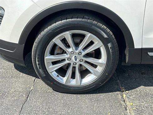 Used 2019 Ford Explorer XLT w/ Equipment Group 202A AWD/4WD image 6