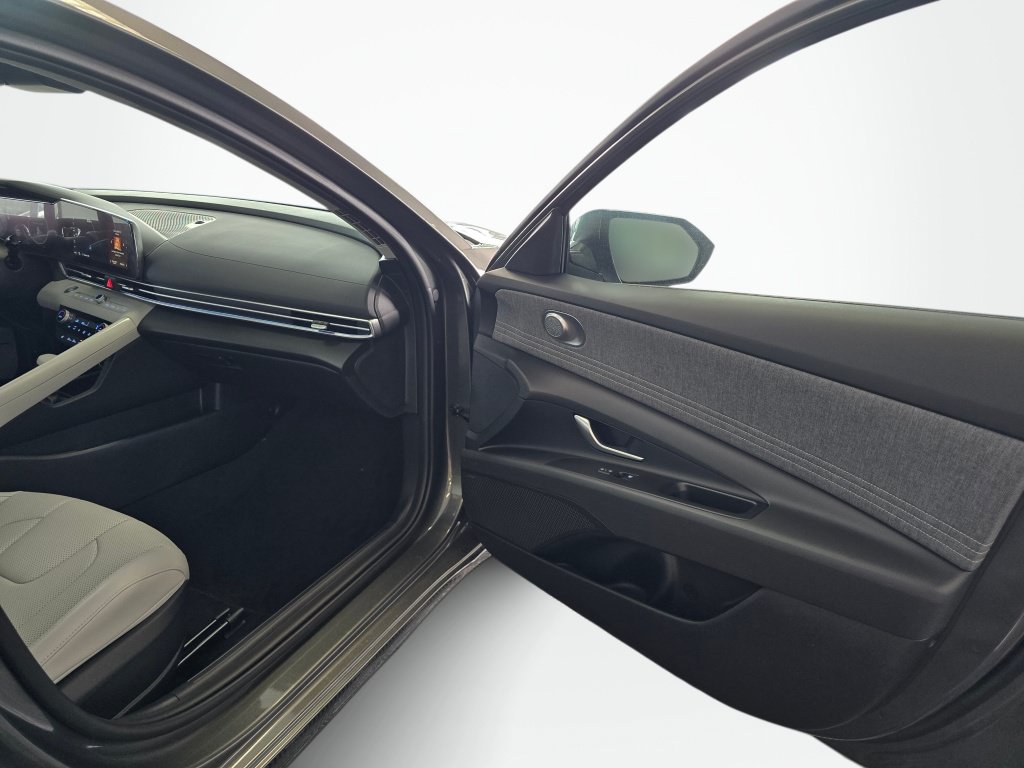 New 2026 Hyundai Elantra Limited FWD image 38