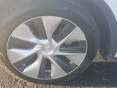 Used 2021 Tesla Model Y Long Range image 4