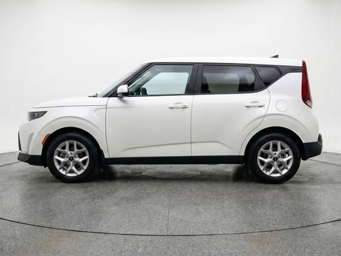 Used 2025 Kia Soul LX w/ LX Technology Package FWD image 5