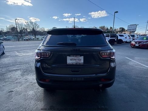 Used 2018 Jeep Compass Latitude AWD/4WD image 6