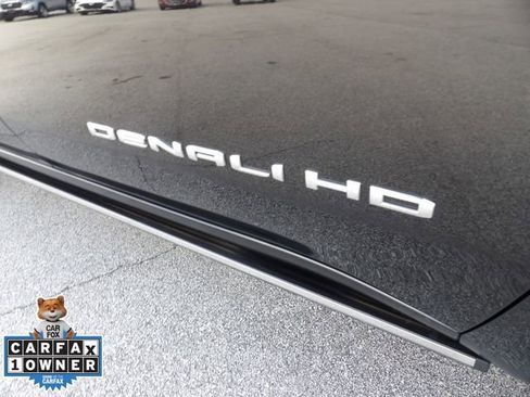 Used 2023 GMC Sierra 2500 Denali w/ Denali Black Diamond Edition image 13