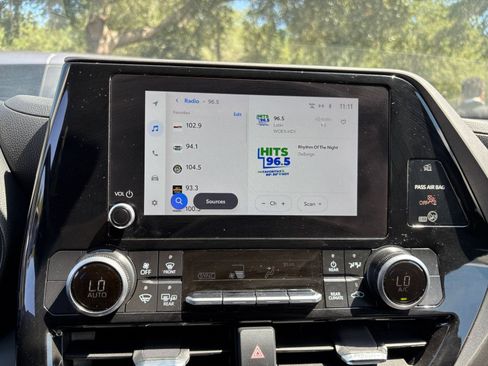 Used 2025 Toyota Highlander LE FWD image 20