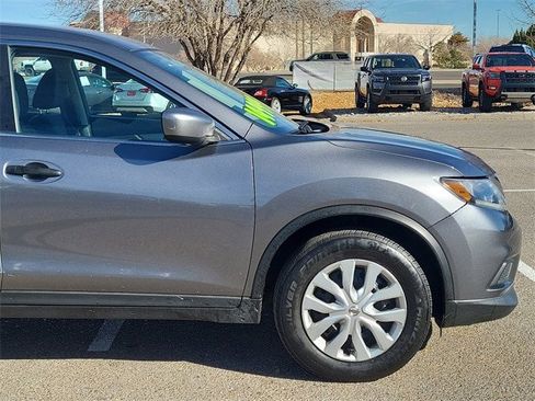 Used 2016 Nissan Rogue S image 2