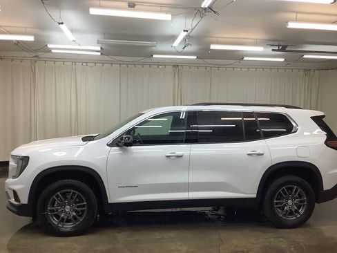 Used 2025 GMC Acadia Elevation image 10