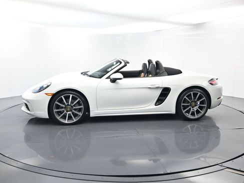 Used 2018 Porsche 718 Boxster image 2