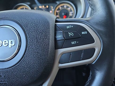 Used 2017 Jeep Cherokee Latitude image 20