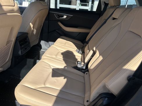 Used 2025 Audi Q7 2.0T Premium w/ Convenience Package image 12