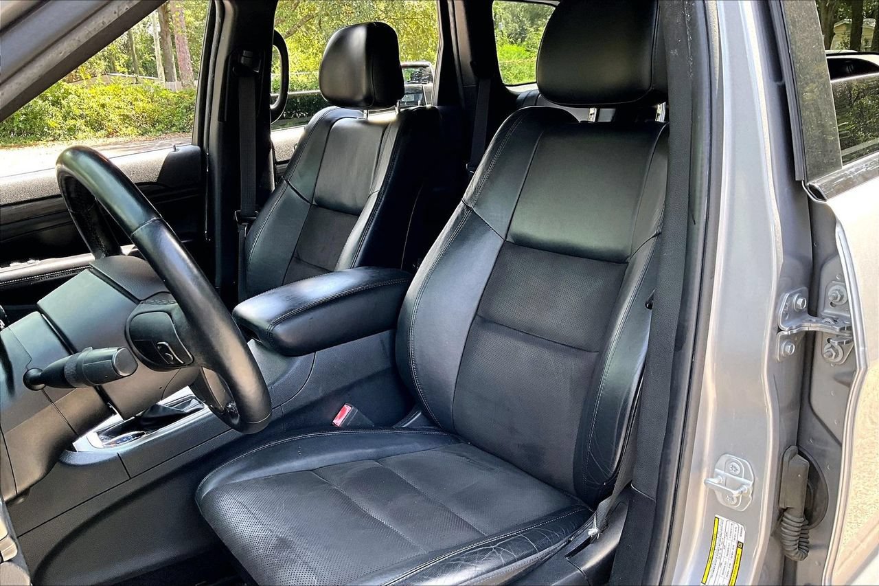Used 2019 Jeep Grand Cherokee Altitude AWD/4WD image 18