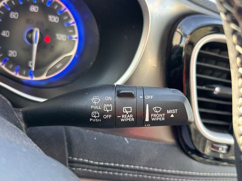 Used 2023 Chrysler Pacifica Touring-L w/ Uconnect Theater Family Group AWD/4WD image 32