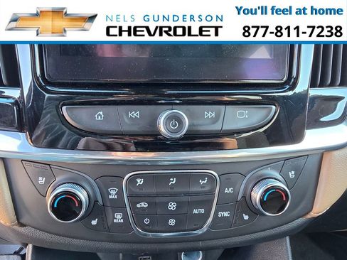 Used 2023 Chevrolet Traverse Premier image 9