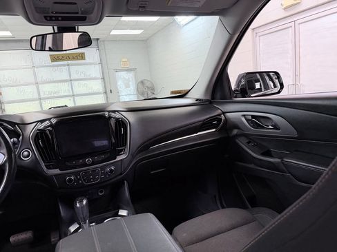 Used 2020 Chevrolet Traverse LT FWD image 31