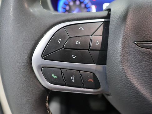 Used 2024 Chrysler Pacifica Touring-L FWD image 38