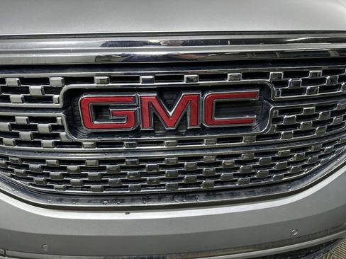 Used 2019 GMC Acadia Denali AWD/4WD image 9