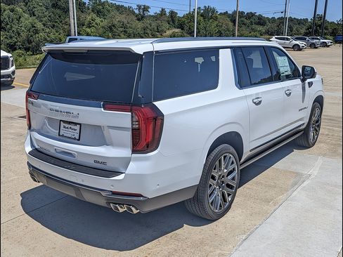 New 2026 GMC Yukon XL Denali Ultimate AWD/4WD image 7