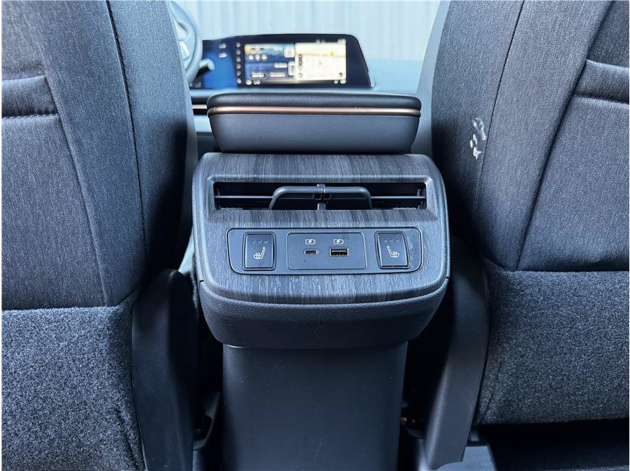 Used 2024 Nissan Ariya AWD image 18