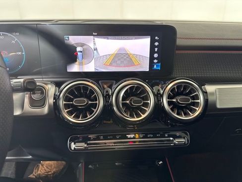 Used 2022 Mercedes-Benz EQB 300 4MATIC image 22