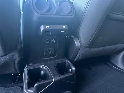 Used 2018 Jeep Wrangler Unlimited Sahara image 8