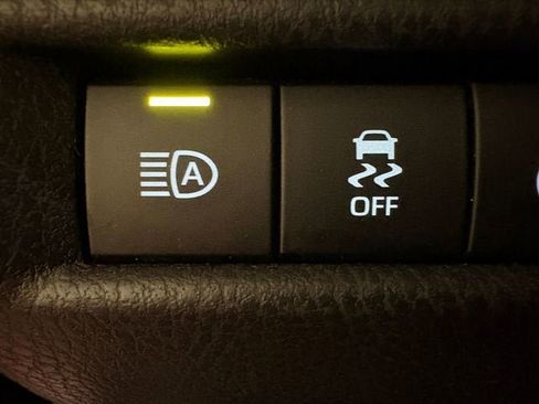 Used 2025 Toyota Camry SE FWD image 8