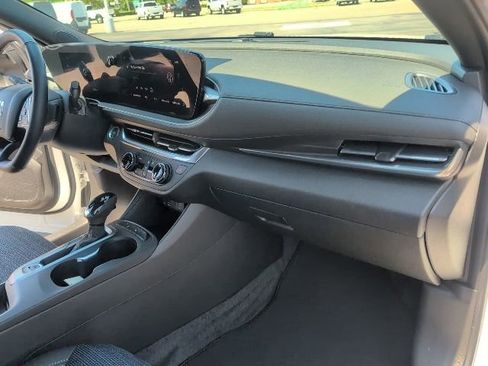 Used 2024 Buick Envista Preferred w/ Convenience I Package FWD image 38