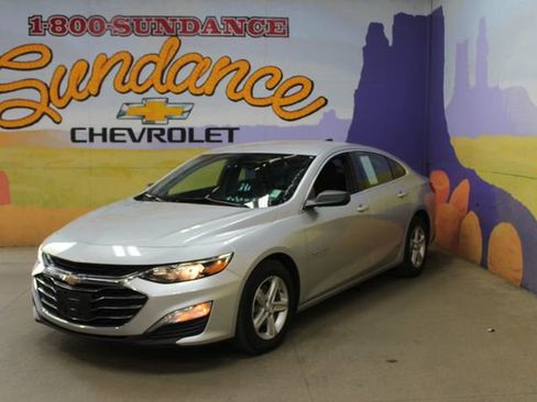 Used 2019 Chevrolet Malibu LS FWD image 2