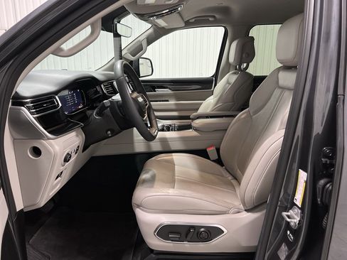 Used 2022 Jeep Wagoneer Series I image 19