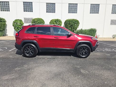 Used 2017 Jeep Cherokee Trailhawk w/ Comfort/Convenience Group AWD/4WD image 9
