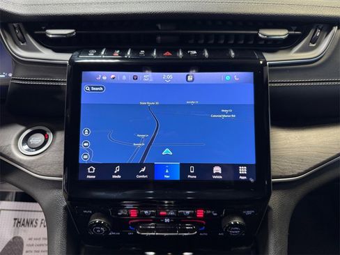 Used 2023 Jeep Grand Cherokee L Limited w/ Luxury Tech Group II image 19