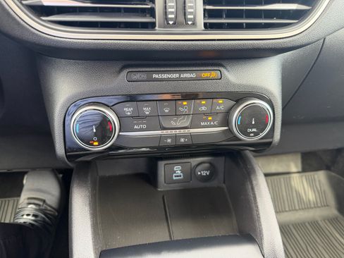 Used 2022 Ford Escape SE FWD image 23