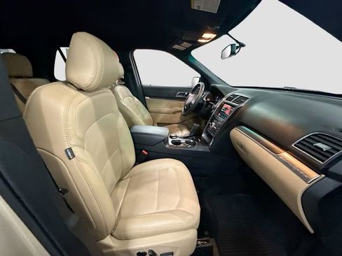 Used 2017 Ford Explorer Limited image 30