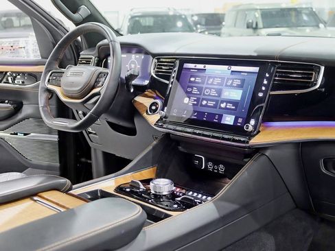 Used 2024 Jeep Grand Wagoneer Series III image 36