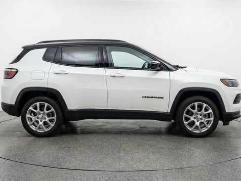 Used 2025 Jeep Compass Limited AWD/4WD image 11