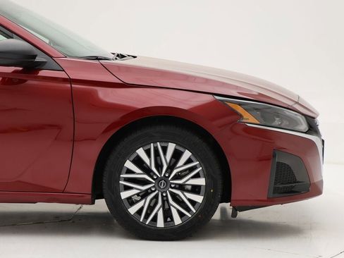 Used 2024 Nissan Altima 2.5 SV image 4