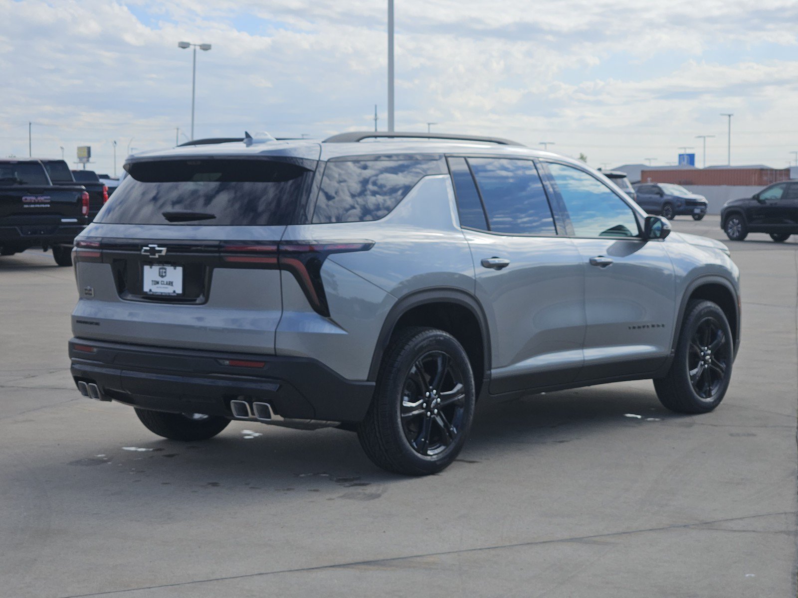 New 2027 Chevrolet Traverse LT w/ Midnight/Sport Edition FWD image 4