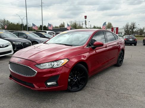Used 2020 Ford Fusion SE w/ Equipment Group 151A FWD image 10