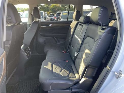 Certified 2026 Volkswagen Atlas SE w/ Panoramic Sunroof Package FWD image 12