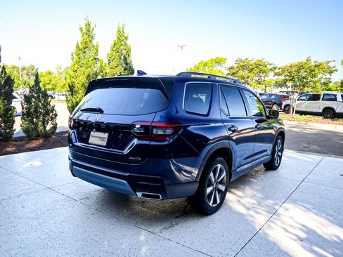 Used 2025 Honda Pilot Elite image 11