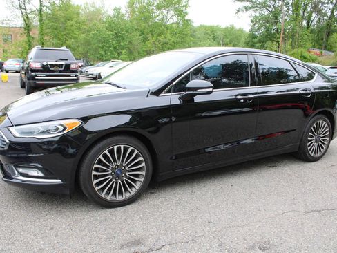 Used 2017 Ford Fusion SE w/ Fusion SE Technology Package FWD image 13