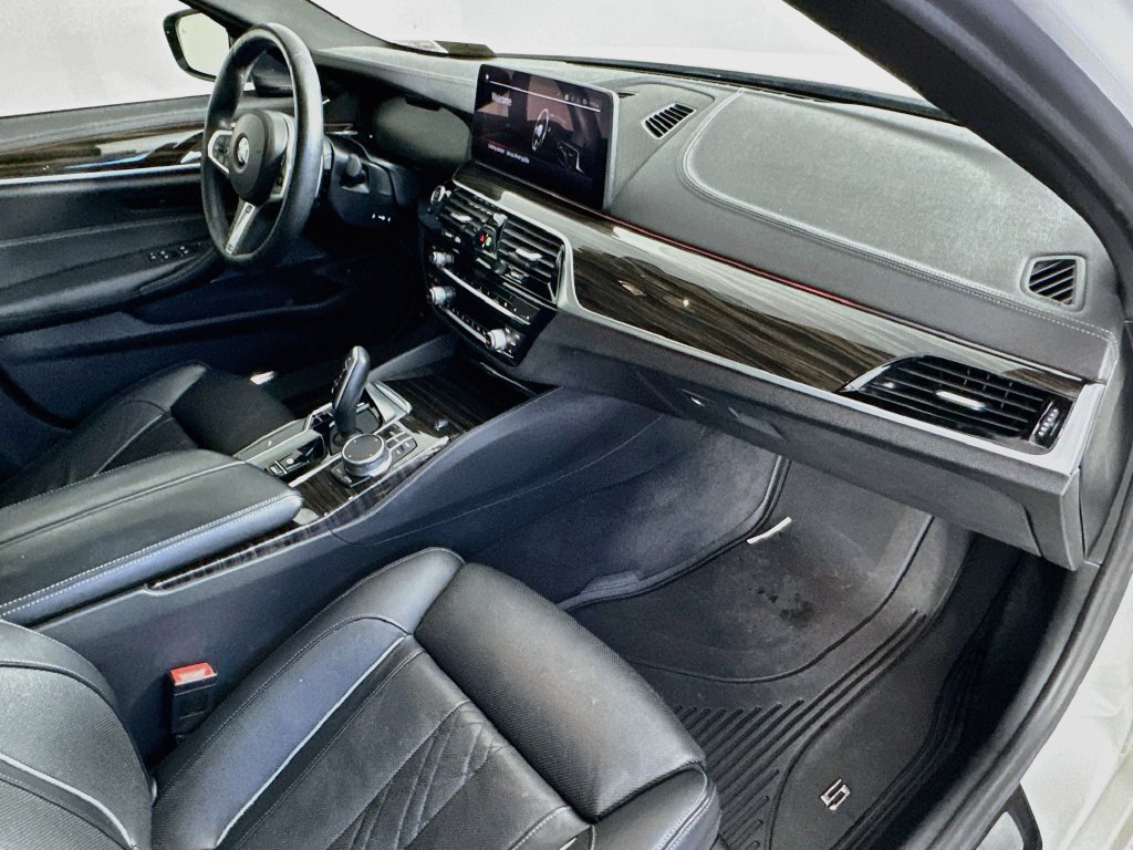 Used 2021 BMW M550i xDrive AWD/4WD image 30