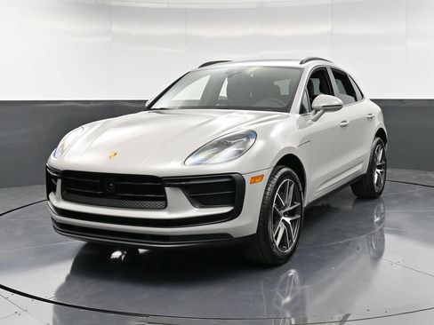 Certified 2026 Porsche Macan AWD/4WD image 1