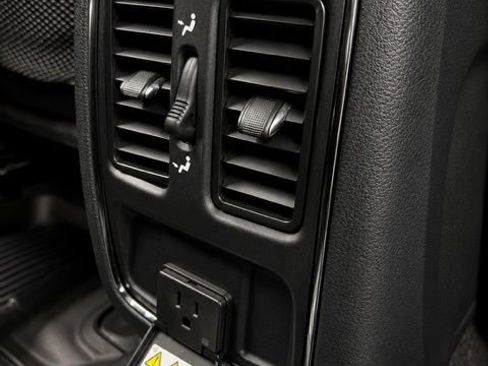 Used 2019 Jeep Grand Cherokee Altitude AWD/4WD image 34
