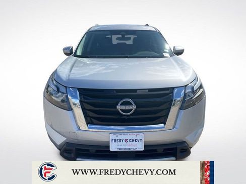 Used 2025 Nissan Pathfinder SL AWD/4WD image 8