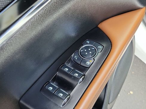 Used 2023 Lincoln Nautilus Reserve w/ Luxury Package AWD/4WD image 6