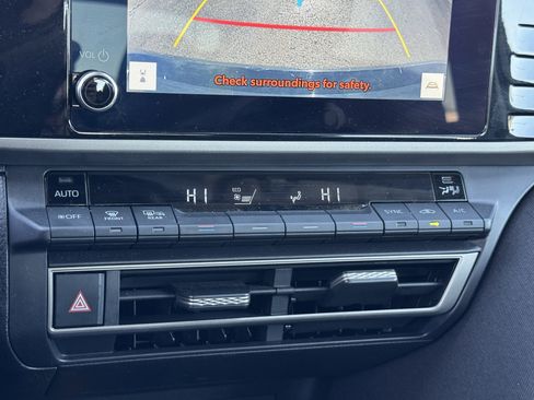 Used 2025 Toyota Camry LE image 9