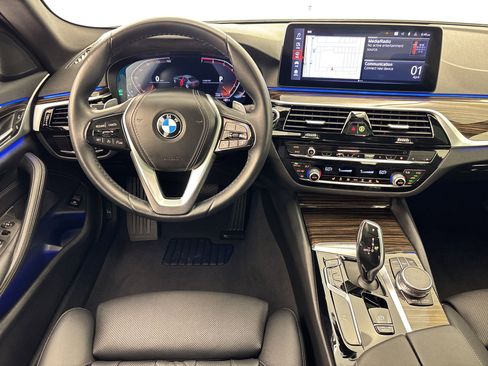 Used 2023 BMW 530i w/ Convenience Package image 31
