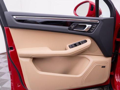 New 2026 Porsche Macan image 14