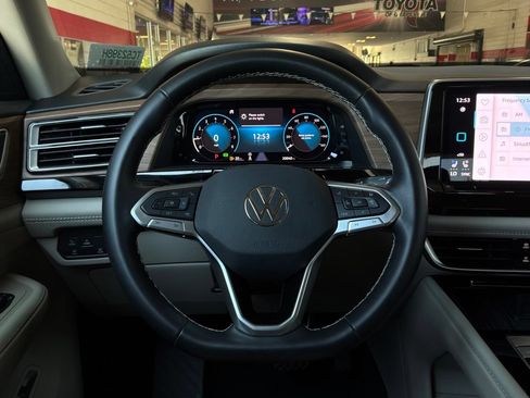 Used 2026 Volkswagen Atlas SE FWD image 35