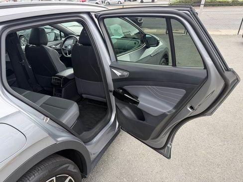 Used 2023 Volkswagen ID.4 Pro S RWD image 39